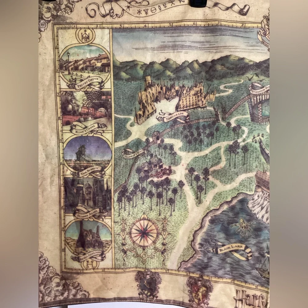 NWOT Harry Potter Enchanted Map Tapestry - Green and Brown 36 x 24